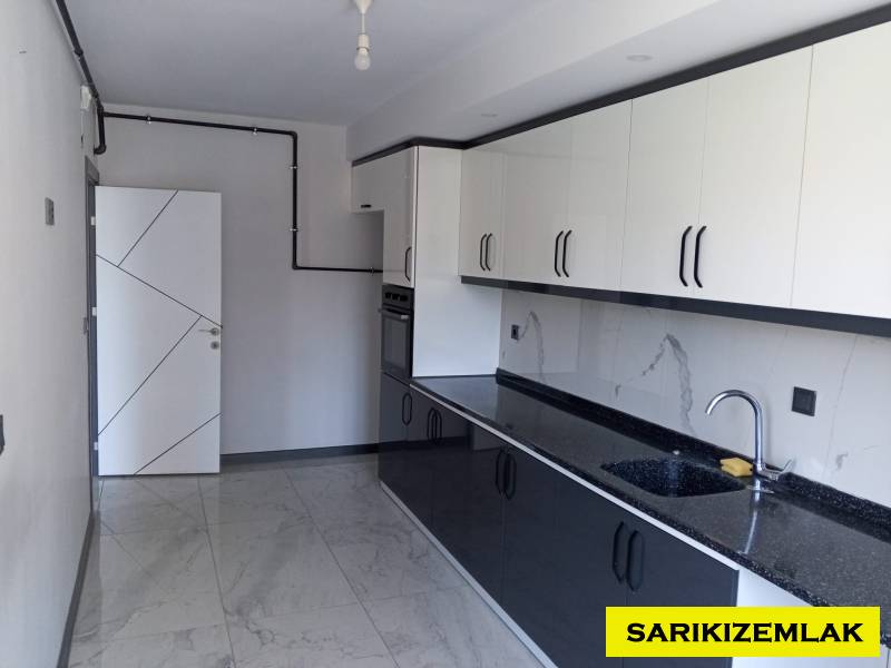 EDREMİT  KADIKÖY`DE SİTE İÇERİSİNDE 3+1 ARA KAT  ZEYTİNLİK MANZARALI 